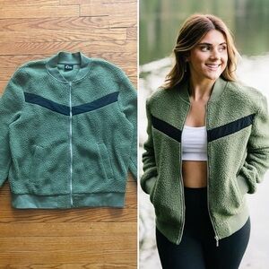 ZYIA Flying V Fleece